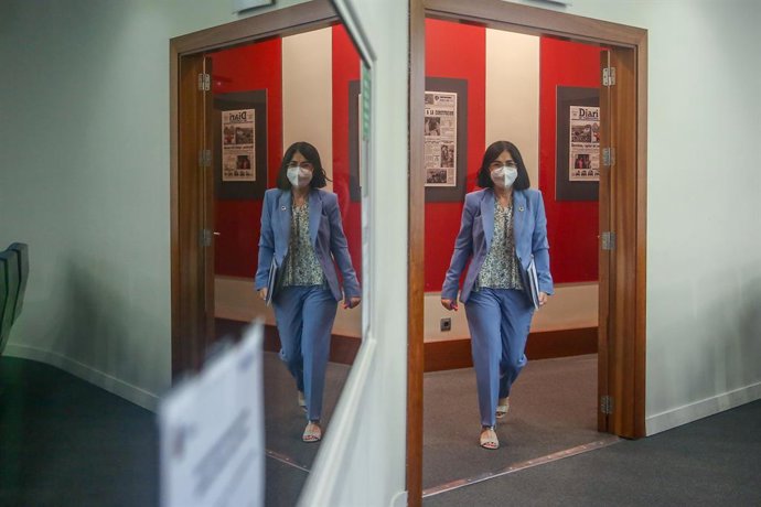 La ministra de Sanidad, Carolina Darias, a su llegada a una rueda de prensa posterior a la reunión del Consejo Interterritorial del Sistema Nacional de Salud, a 26 de mayo de 2021, en Madrid (España). El Ministerio de Sanidad y las comunidades autónomas