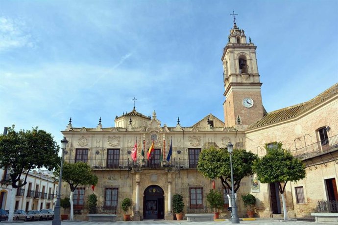 Archivo - Ayuntamiento de Lora del Río (Sevilla) (Foto de archivo).