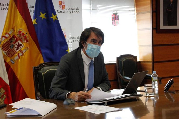 El consejero de Fomento y Medio Ambiente, Juan Carlos Suárez-Quiñones, durante la videoconferencia.