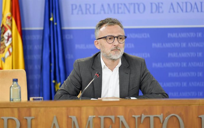 El portavoz del PSOE en el Parlamento de Andalucía, José Fiscal, en una foto de archivo en rueda de prensa.