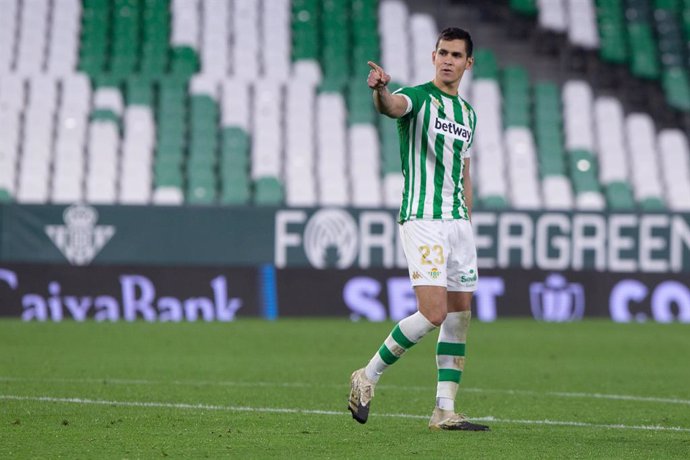 Archivo - Aissa Mandi of Real Betis during the Copa del Rey Quarter-Final match between Real Betis and Athletic Club at Benito Villamarin Stadium on February 04, 2021 in Sevilla, Spain.