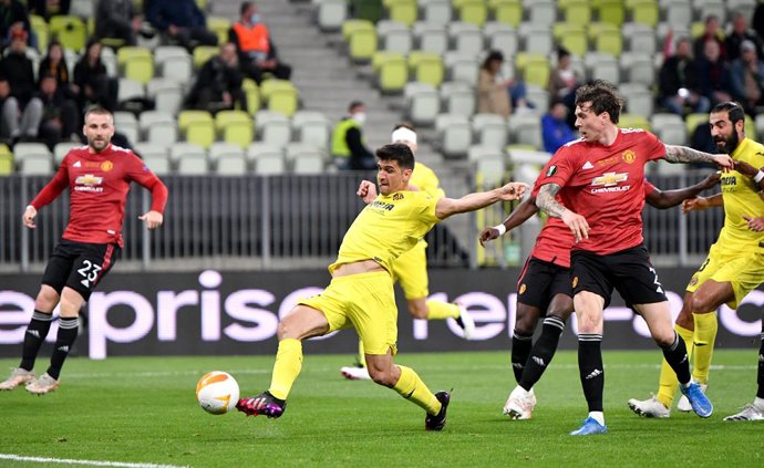 26 May 2021, Poland, Gdansk: Villarreal's Moreno Gerard (2nd L) scores his side's first goal during the UEFA Europa League final soccer match between FC Villarreal and Manchester United at Gdansk Stadium. Photo: Rafal Oleksiewicz/PA Wire/dpa