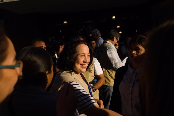 Archivo - 03 February 2019, El Salvador, San Salvador: US ambassador to El Salvador, Jean Manes attends the closing of a voting center during the 2019 Salvadoran presidential election. Photo: Camilo Freedman/ZUMA Wire/dpa