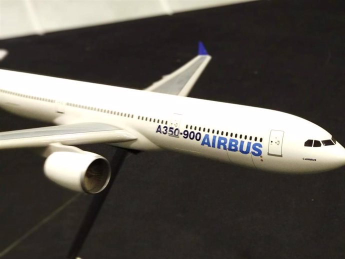 Miniatura de un avión de Airbus