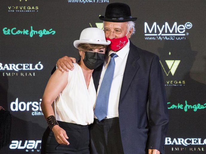 Sonsoles Ónega, con Raul del Pozo en la entrega de los Bombines de San Isidro