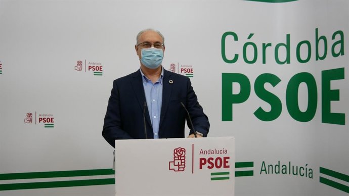 Archivo - El parlamentario andaluz del PSOE por Córdoba Juan Pablo Durán en la sede de su partido.