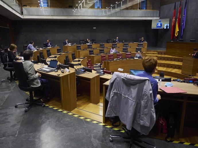 Archivo - Hemiciclo del Parlamento de Navarra durante una sesión plenaria, en Pamplona, Navarra (España) a 4 de junio de 2020.