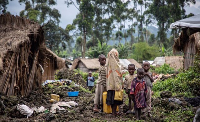 Archivo - Niños desplazados en Kishanga, en la provincia congoleña de Kivu Norte
