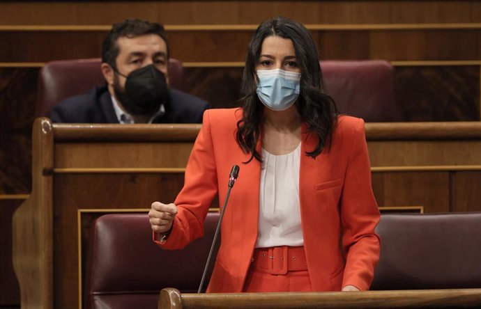 La presidenta de Ciudadanos, Inés Arrimadas, en su escaño en el Congreso de los Diputados.