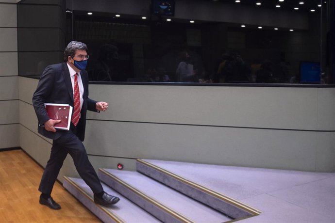 El ministro de Inclusión, Seguridad Social y Migraciones, José Luis Escrivá, a su llegada a una rueda de prensa para presentar las medidas del Ministerio en el Plan de Recuperación, Transformación y Resiliencia, a 11 de mayo de 2021, en Madrid (España).