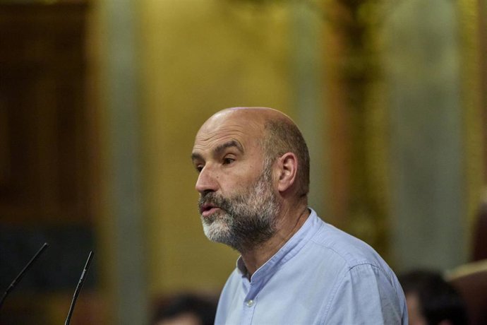 El diputado de Unión do Povo Galego, Néstor Rego, en una sesión plenaria en el Congreso de los Diputados, a 25 de mayo de 2021, en Madrid (España). 