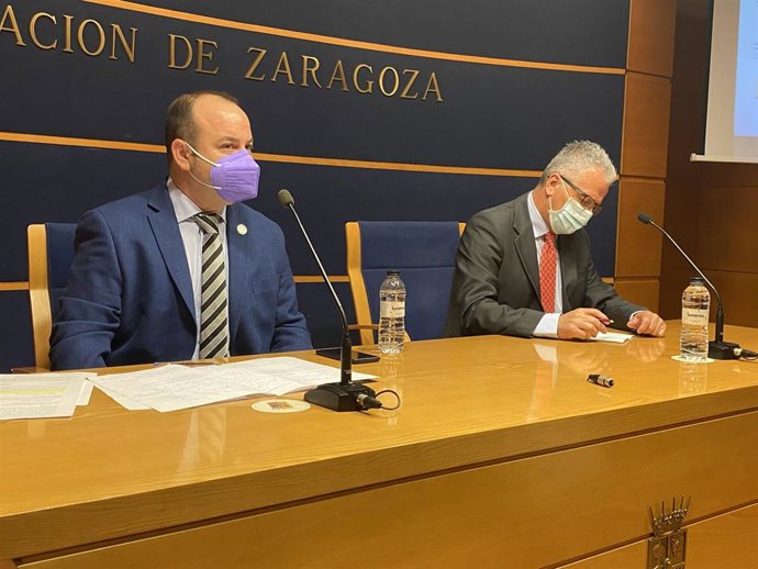 El diputado delegado de Gestión Tributaria de la DPZ, Víctor Chueca, y el tesorero de la institución provincial, Luis Manuel López-Montoto.