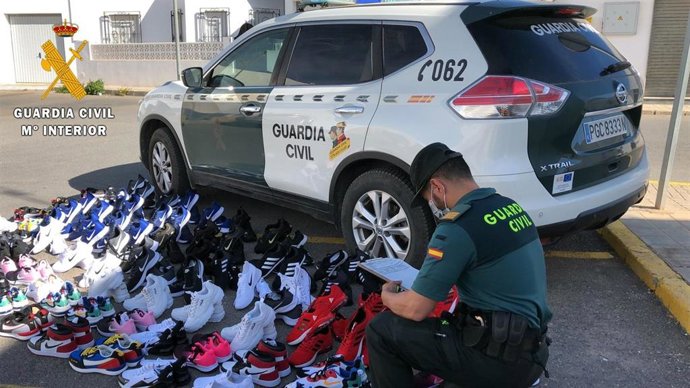 Aprehensión de calzado en Níjar (Almería)