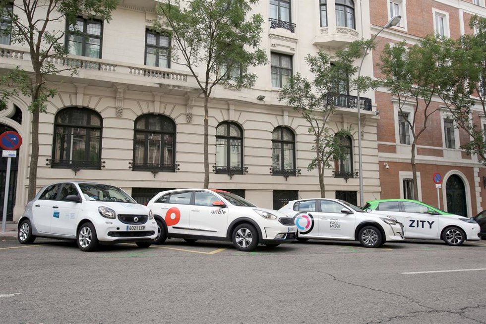 Archivo - Vehículos de 'car sharing'.