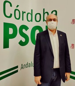 Archivo - El parlamentario andaluz del PSOE por Córdoba Juan Pablo Durán en la sede de su partido.