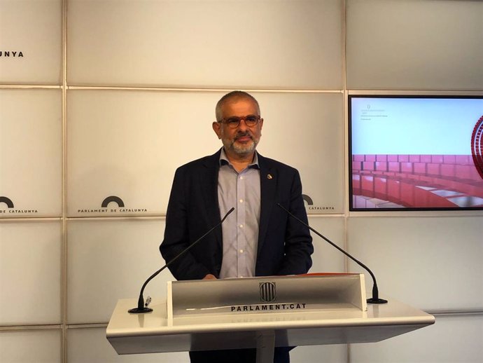 El líder de Cs en Catalunya, Carlos Carrizosa, en rueda de prensa en el Parlament el 27 de mayo de 2021