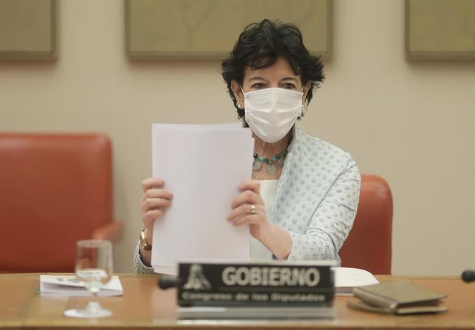 La ministra de Educación y Formación Profesional, Isabel Celaá, comparece a petición propia en la Comisión de Educación del Congreso de los Diputados, a 26 de mayo de 2021, en Madrid (España). Celaá comparece para explicar las actuaciones que proyecta e