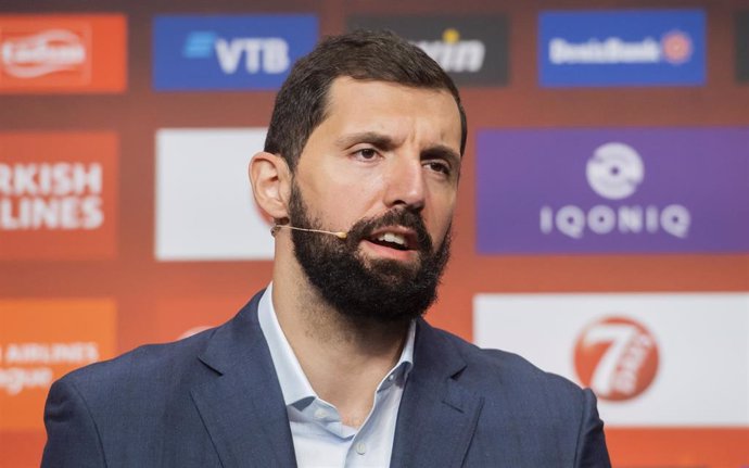 El jugador del Bara Nikola Mirotic en la rueda de prensa previa al partido de semifinales de la Final Four de la Euroliga 2021 contra el AX Armani Exchange Milano