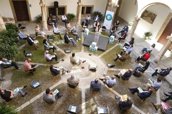 La presidenta del Consell de Mallorca, Catalina Cladera, en la presentación del 'Plan Mallorca Circular Next Generation' en el Estudi General Lulli de Palma