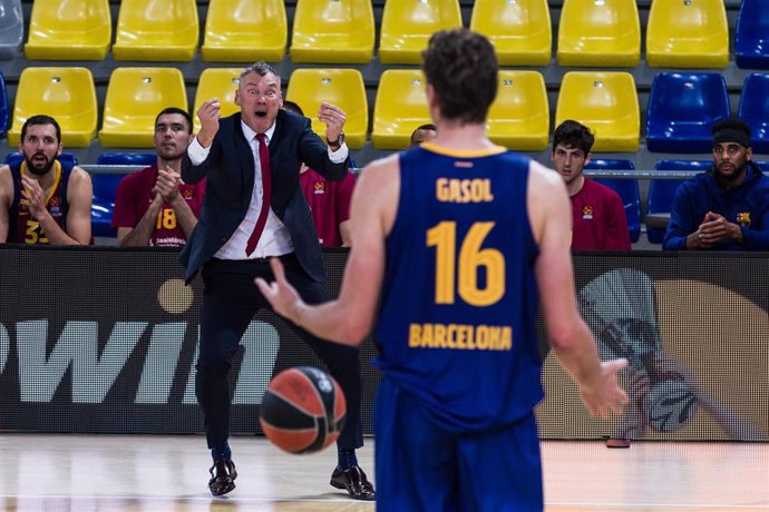 Sarunas Jasikevicius, Head coach of Fc Barcelona  gestures during the Turkish Airlines EuroLeague Play-offs game 5 match between Fc Barcelona  and Zenit St. Petersburgo at Palau Blaugrana on May 04, 2021 in Barcelona, Spain.