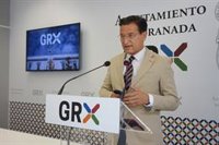 El alcalde de Granada se muestra abierto al diálogo tras la propuesta del PP para que Luis González asuma la Alcaldía