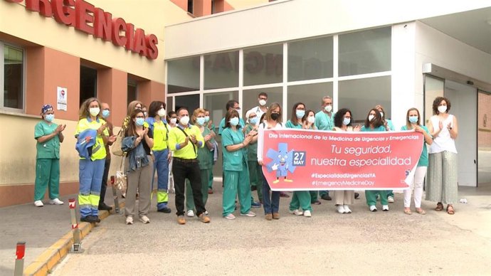 Protesta de sanitarios frente al Hospital de Cáceres