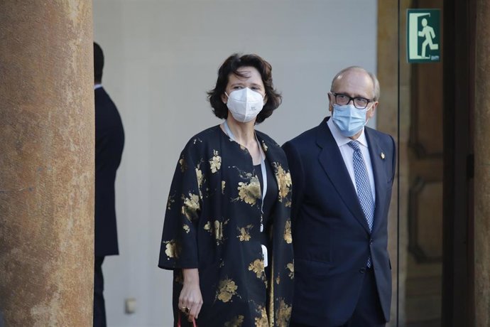 Archivo - La directora de la Fundación Princesa de Asturias, Teresa Sanjurjo, y el presidente de la Fundación, Luis Fernández-Vega.