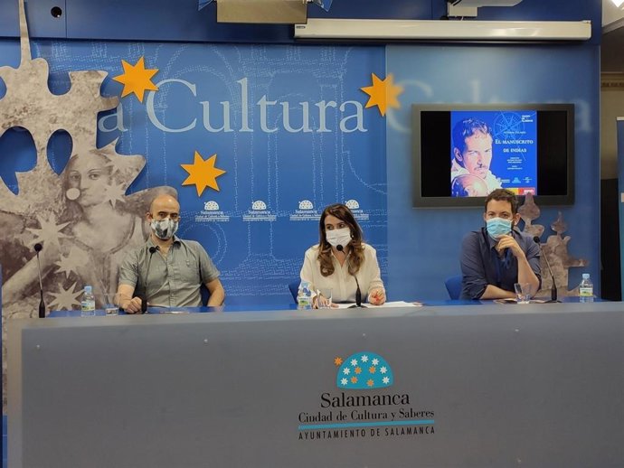 Raúl Escudero, María Victoria Bermejo y Antonio Velasco, de izquierda a derecha, en la presentación en el Liceo de Salamanca.