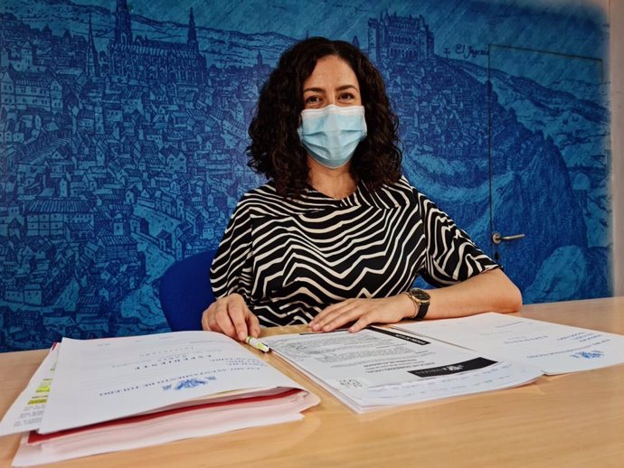 La portavoz del equipo de Gobierno en el Ayuntamiento de Toledo, Noelia de la Cruz, en rueda de prensa.