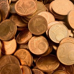 Archivo - Monedas de 1 y 2 céntimos de euro