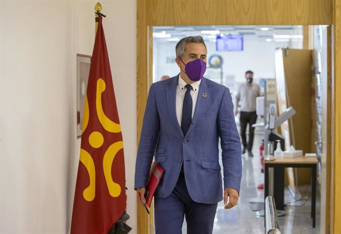 El vicepresidente y consejero de Universidades, Igualdad, Cultura y Deporte, Pablo Zuloaga, informa en rueda de prensa de los acuerdos del Consejo de Gobierno