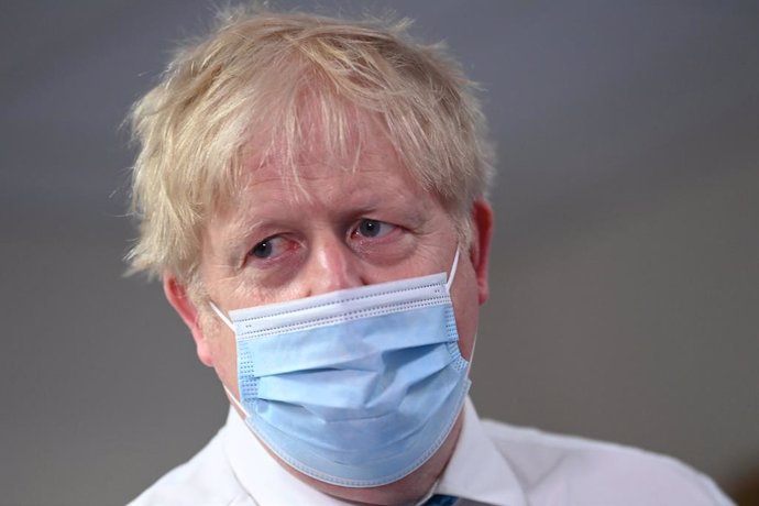 27 May 2021, United Kingdom, Colchester: UKPrime Minister Boris Johnson visits the Colchester Hospital in Essex. Photo: Glyn Kirk/PA Wire/dpa