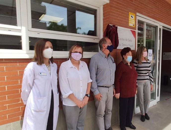 Acto en el centro de salud Son Pis que pasa a llamarse centro de salud Dra. Teresa Piqué.