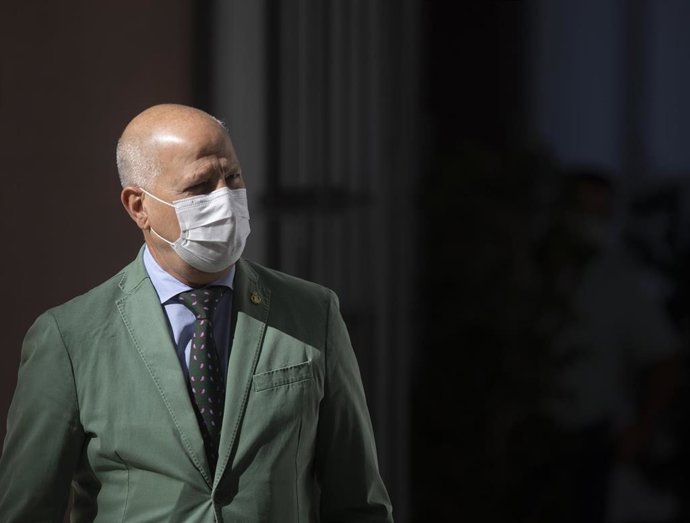 Archivo - El consejero de Educación de la Junta de Andalucía, Javier Imbroda, al inicio de la sesión de control al gobierno del Pleno del Parlamento de Andalucía, con preguntas al presidente de la Junta. En Sevilla (Andalucía, España), a 08 de octubre d