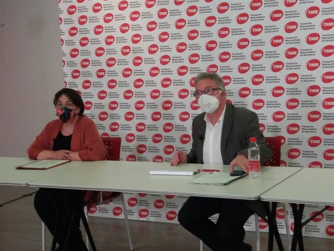 La presidenta de TMB, Rosa Alarcón, juntamente con el consejero delegado de TMB, Gerardo Lertxundi, durante la presentación del Consejo Asesor que participará en la definición del Plan Estratégico 2025 de la compañía