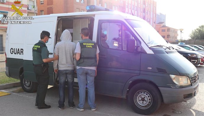 Uno de los detenidos por la Guardia Civil