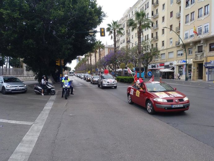Concentración rodada en apoyo al personal de Correos en Málaga
