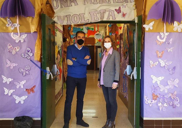 La delegada de Educación y Deporte de la Junta de Andalucía en Córdoba, Inmaculada Troncoso, visita el colegio Gloria Fuertes.