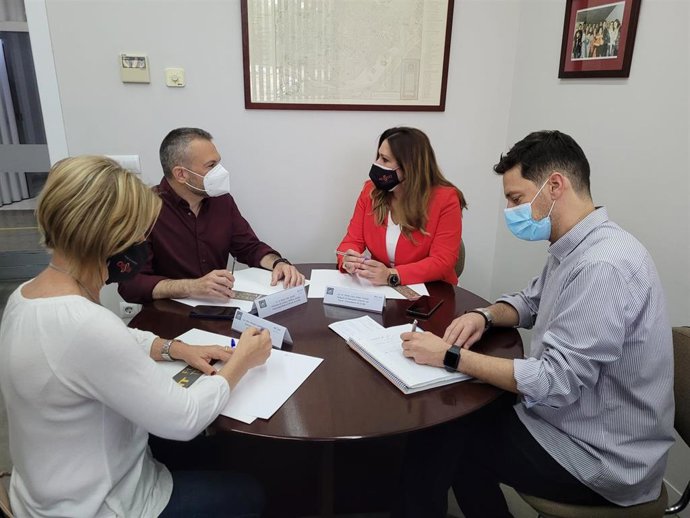 La Residencia Flora Tristán de la UPO acompaña a niños y jóvenes del Polígono Sur en sus tareas escolares