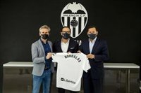 Bordalás firma con el Valencia garantizando que será "un equipo muy competitivo"