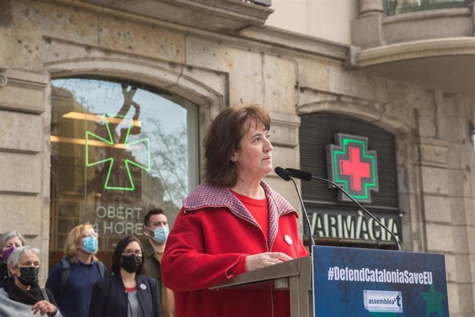 Archivo - 09 March 2021, Spain, Barcelona: President of the Catalan National Assembly (ANC) Elisenda Paluzie speaks during a press conference in front of the European Commission headquarters in Barcelona after the European Parliament voted on Tuesday to
