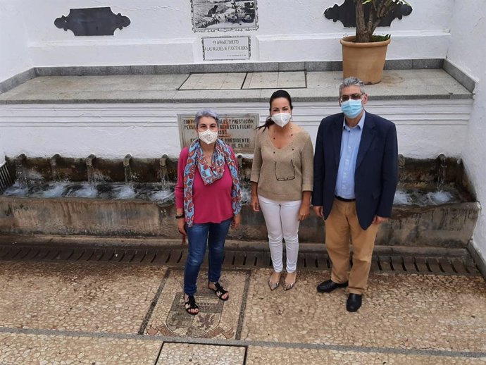 La delegada de Turismo de la Junta en Huelva, María Ángeles Muriel, en su visita a Fuenteheridos.