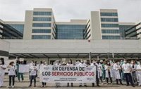 Sanitarios protestan ante hospitales para exigir la renovación "total" de los contratos de refuerzo covid