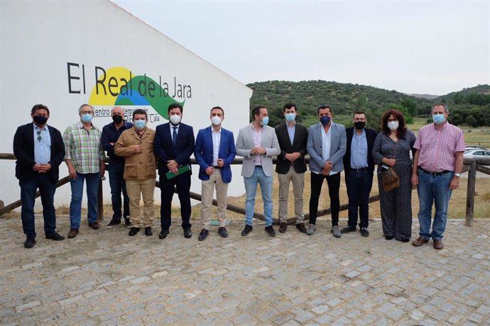 López-Sidro y Millán con alcaldes de la Sierra Norte