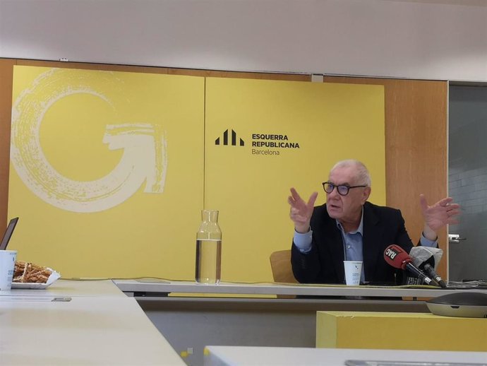 El líder de ERC en el Ayuntamiento de Barcelona, Ernest Maragall, se ha presentado este jueves como alternativa al Gobierno municipal de comuns y PSC "sin proyecto".