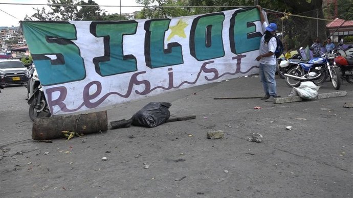 Pancarta en la favela de Siloé, en la ciudad colombiana de Cali