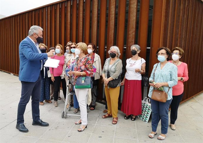 Aumesquet, con vecinos de Nervión y San Bernardo