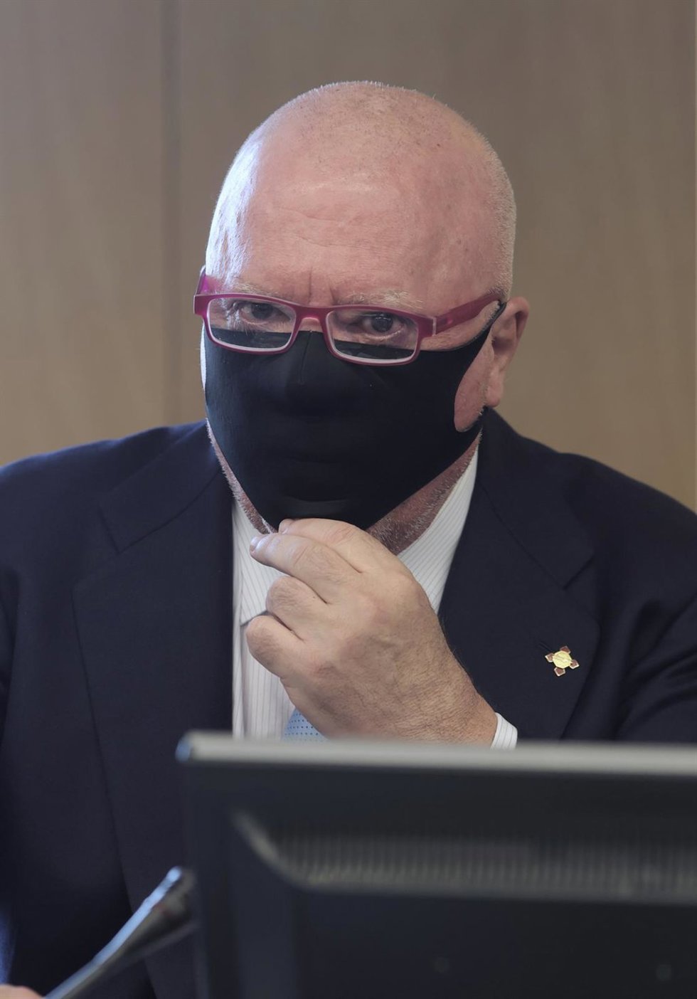 El excomisario del Cuerpo Nacional de Policía José Manuel Villarejo Pérez a su llegada a la Comisión de Investigación para ser interrogado sobre la utilización de medios de Interior para favorecer al PP y anular pruebas en casos de corrupción, a 27 de m