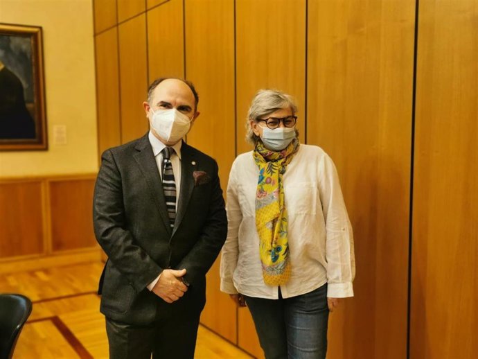 Archivo - Reunión del rector de la Universidad de Oviedo, Ignacio Villaverde, con la alcaldesa de Gijón, Ana González, en el Ayntamiento gijonés, en el mes de marzo