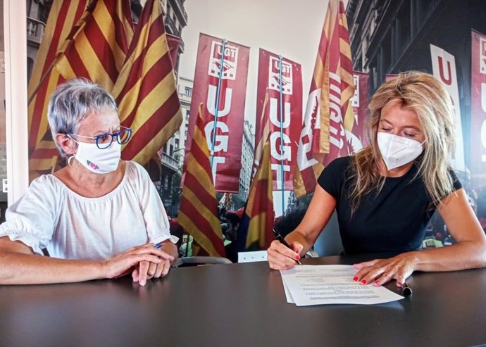 Arxiu - Signatura de l'acord de collaboració entre la UGT de Catalunya i AEMATS.